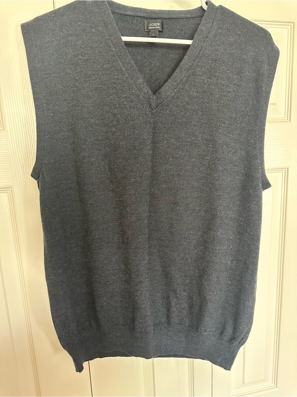 Title: J.Crew Men's Charcoal Gray 100% Merino Wool V-Neck Sweater Vest Size L